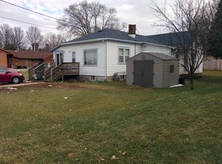105 W Sumner St, Weyauwega, WI 54983