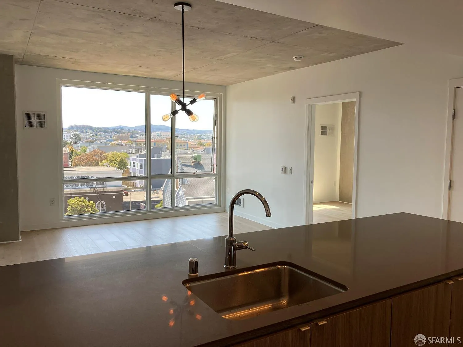 1 bed, 1.0 bath, 660 sqft, $4,599 — Photo 2