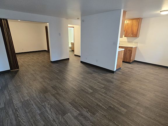 4th image of 4460 Woodland Park Ave N APT 5