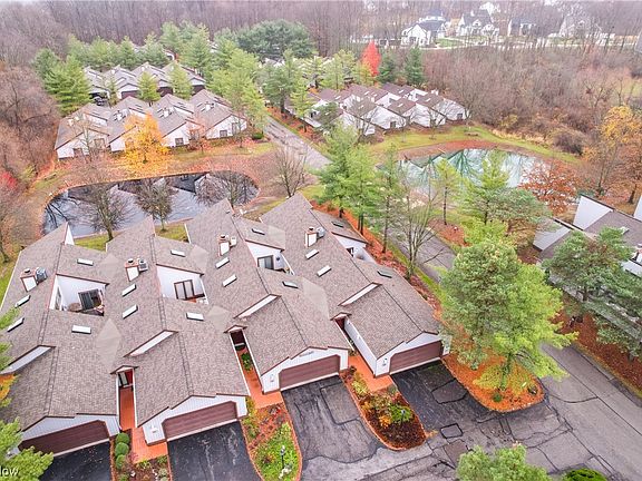 5th image of 33 Pinewood Dr
