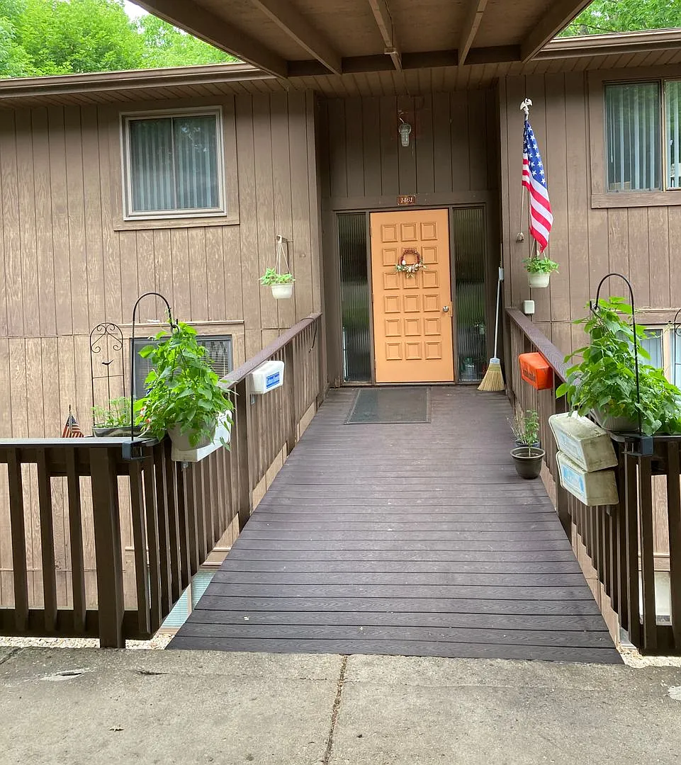 Hillcrest Avenue Apartments — Photo 2