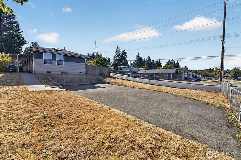3rd image of 1105 S I Street