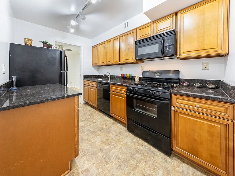 600 Roosevelt Blvd #415 — Photo 15