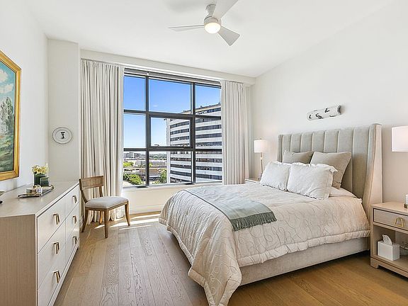 4th image of 1001 Julia St APT 11F