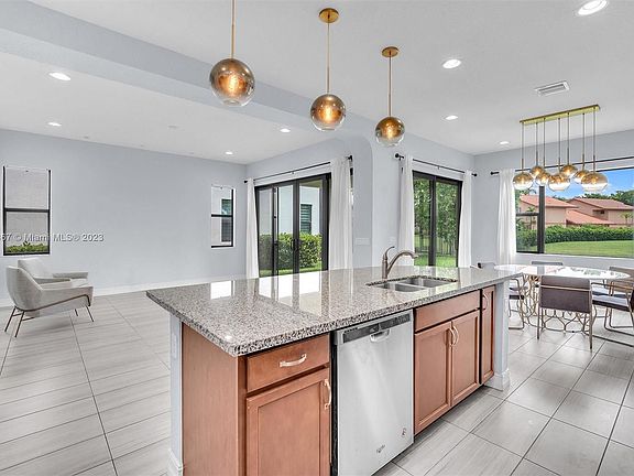 5th image of 1111 SW 113th Way