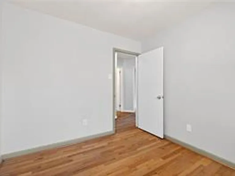 803 Townsend Ct — Photo 8