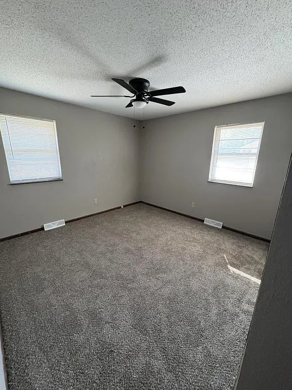 339 N Downey Ave — Photo 4