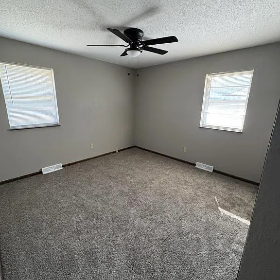 339 N Downey Ave — Photo 4
