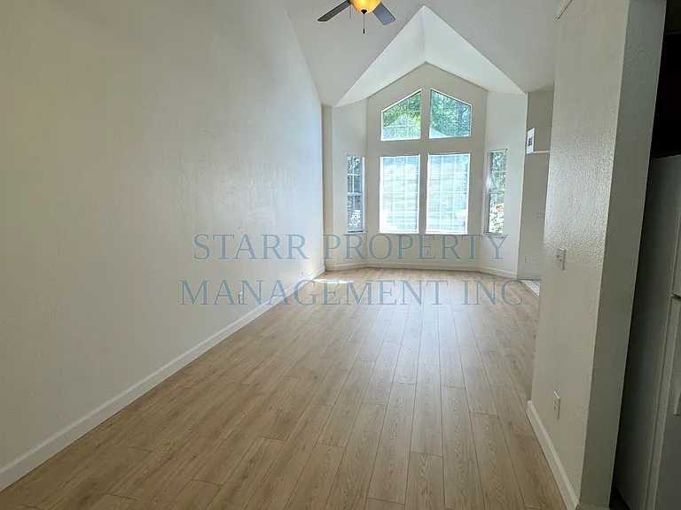 6059 Gentry Ave — Photo 5