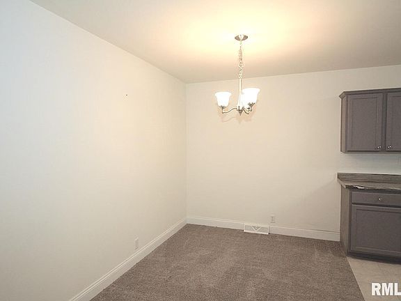 5th image of 304 S Poplar St