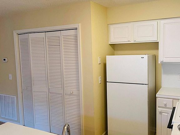 4th image of 2802 Mulberry Ln APT B