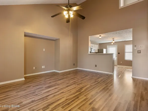 5912 Brandon Dunes Dr, Louisville, KY 40228