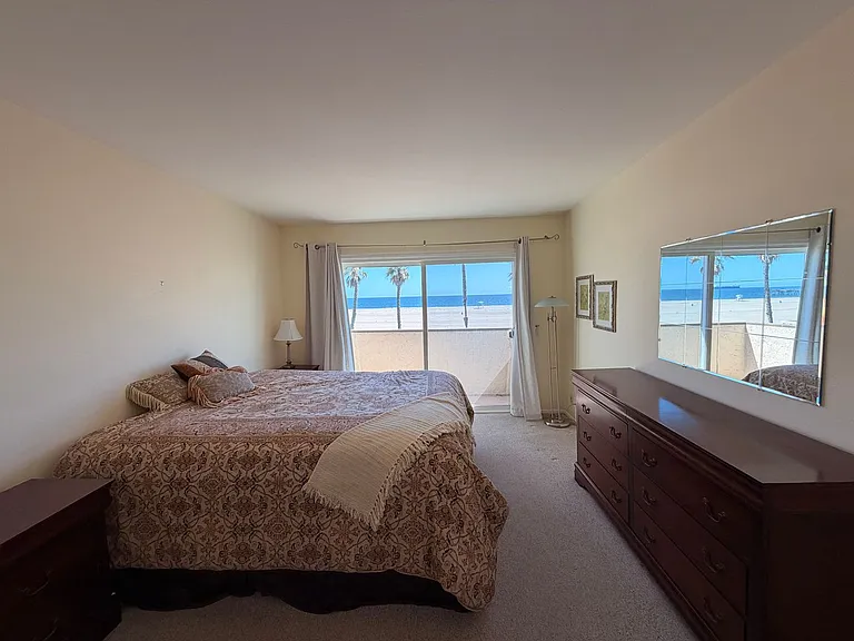 223 E Surfside Dr — Photo 12