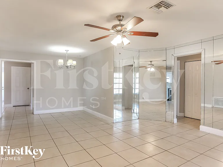 3751 NW 9th Ct — Photo 4