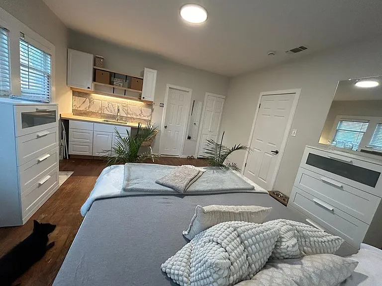 222 N Madison St — Photo 12