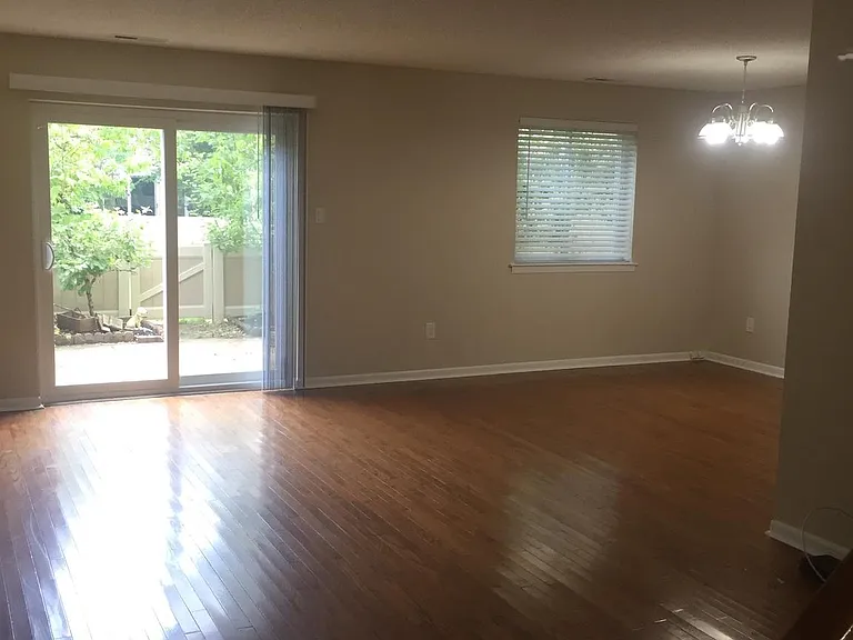 94 Tennyson Dr — Photo 3