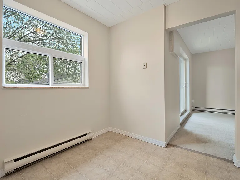 3410 Peter St — Photo 9