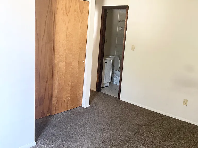515 Washington Ave #1A — Photo 6