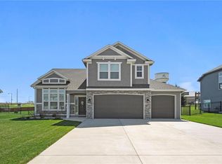 15513 Lakeside Dr, Basehor, KS 66007