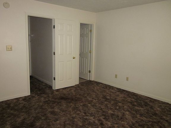4th image of 528-530 Bell Place Dr
