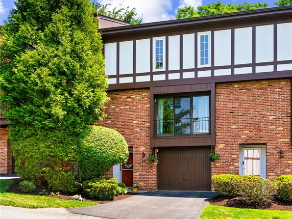 402 Allenberry Dr, Pittsburgh, PA 15237