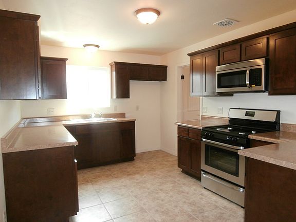 5th image of 1142 E Hacienda Dr