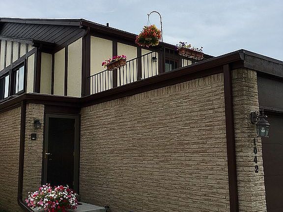 3rd image of 1042 Country Club Dr