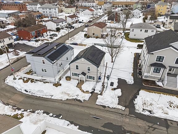 3rd image of 10 Aberdeen St