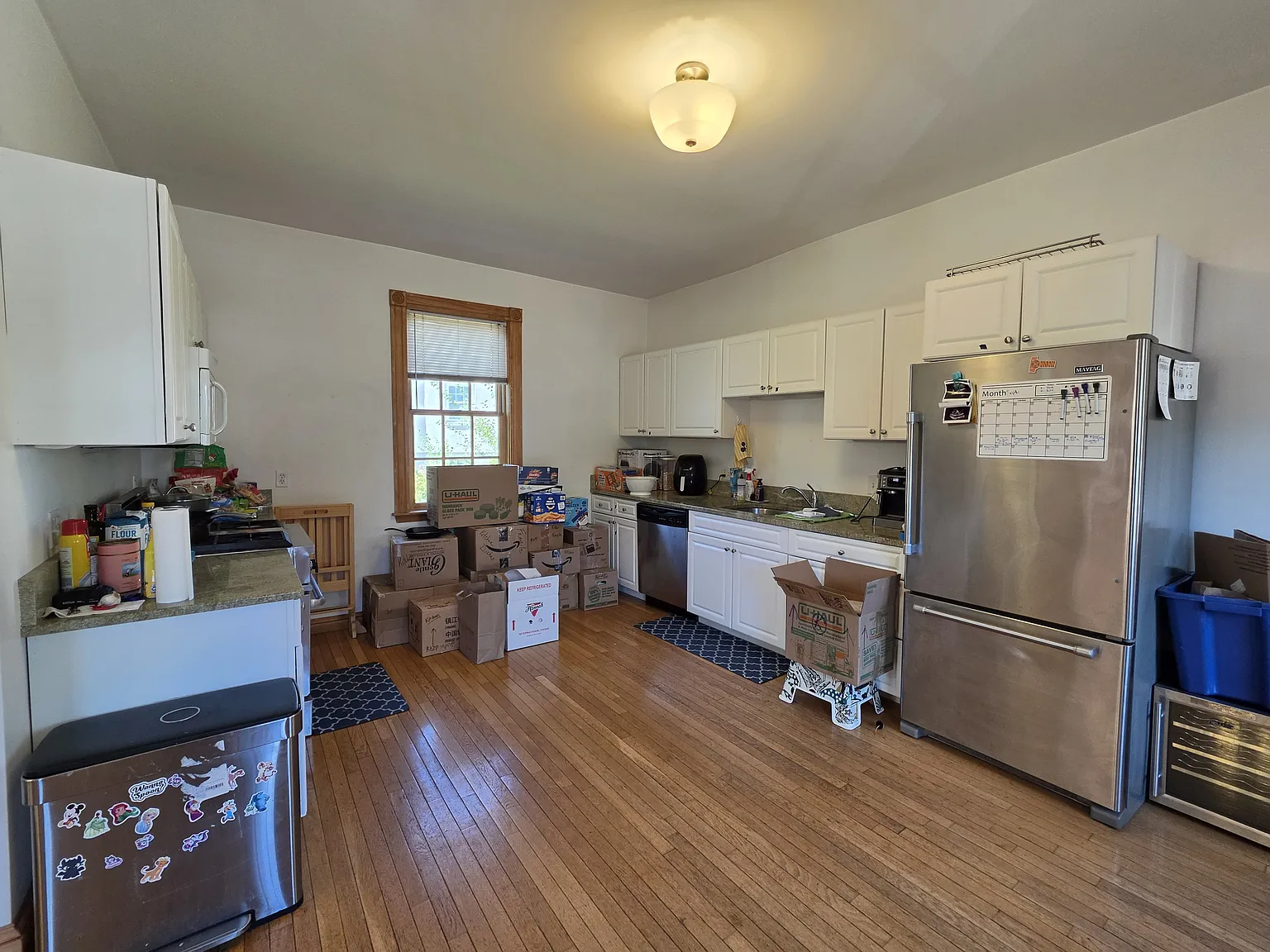 3 bed, 1.5 bath, 1400 sqft, $4,200 — Photo 4