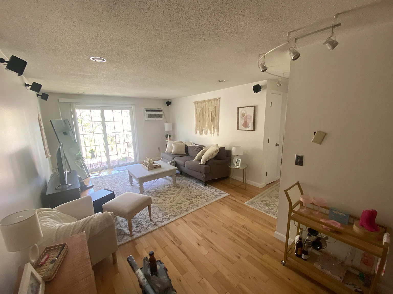 2 bed, 804 sqft, $2,300 — Photo 4