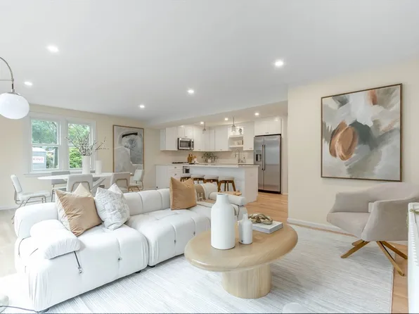 65 Jefferson St APT 5, Newton, MA 02458