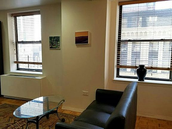 4th image of 150 W 51st St APT 1518