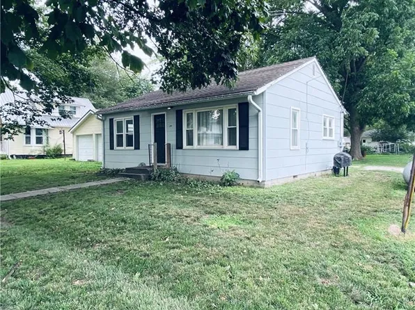 109 NE 3rd St, Hardin, MO 64035