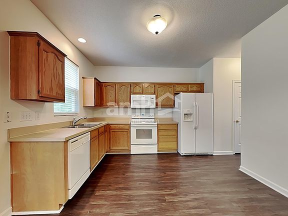 3rd image of 1912 Briar Run Dr