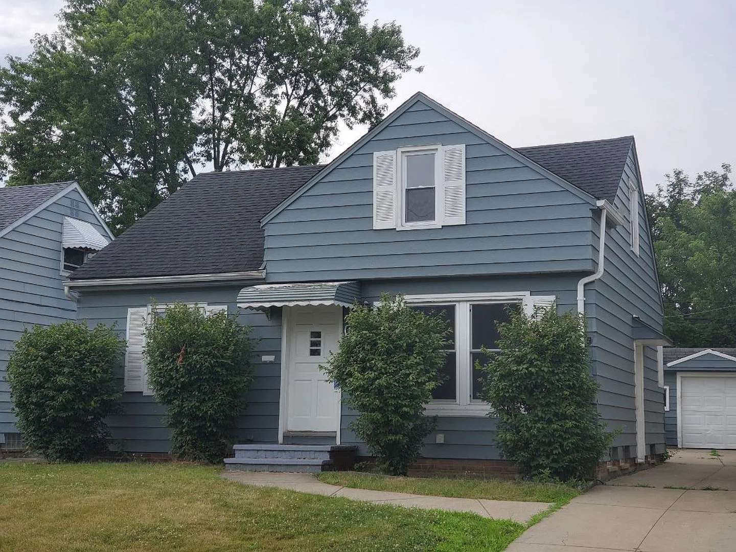 Charming 2-Bedroom Single Family Property in Prime Location — Photo 2