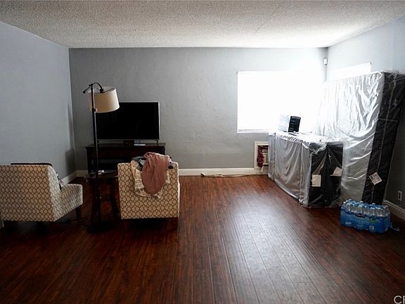 4th image of 15029 Roseton Ave