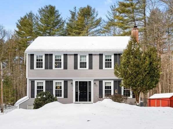 36 Boynton St, Pepperell, MA 01463