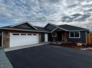 1567 Raydean Dr, Grants Pass, OR 97527