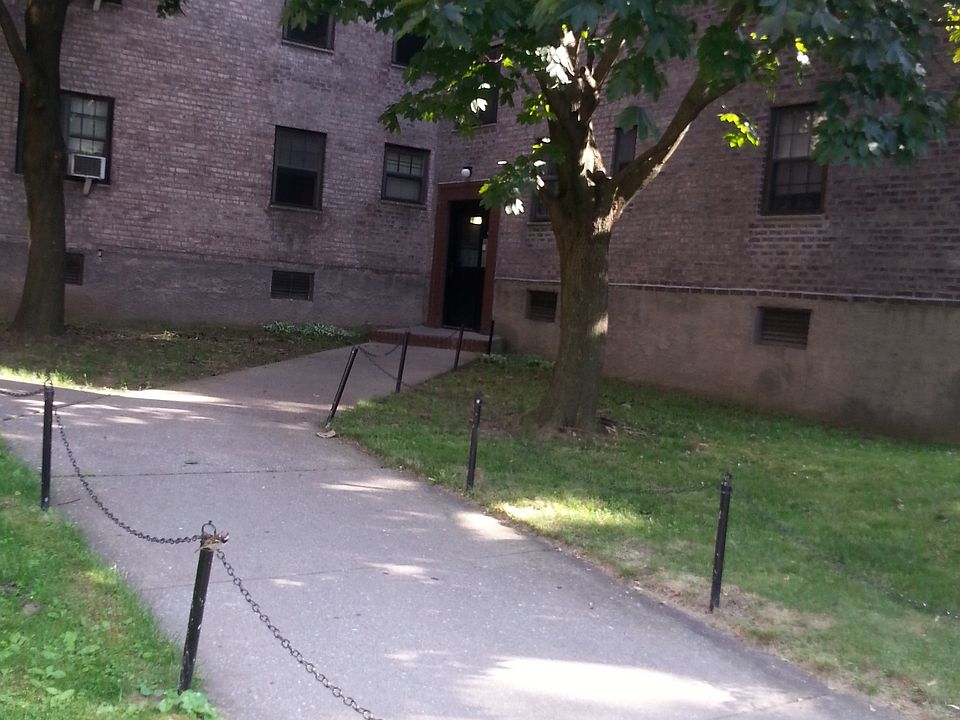 1st image of 14418 78th Ave #1P