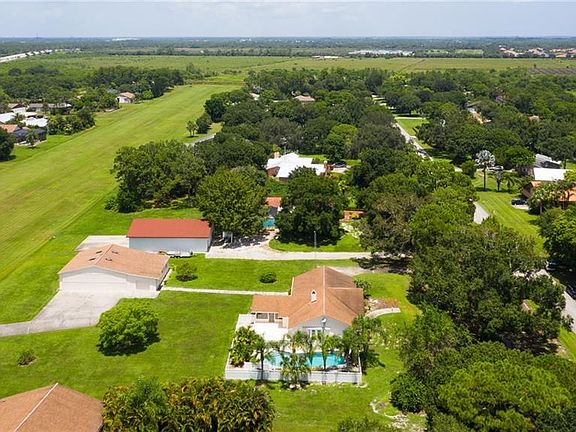 3rd image of 395 Nieuport Dr