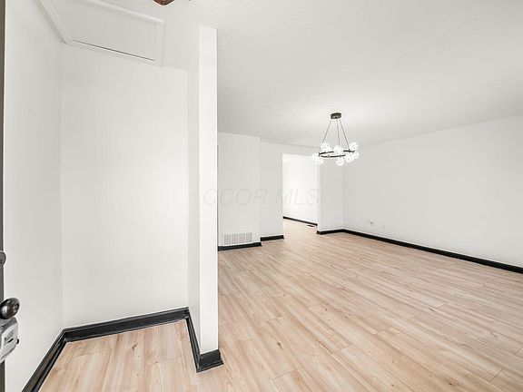 4th image of 5999 Parkglen Rd