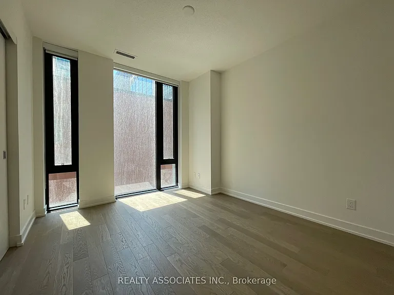 25 Richmond St E #213 — Photo 7