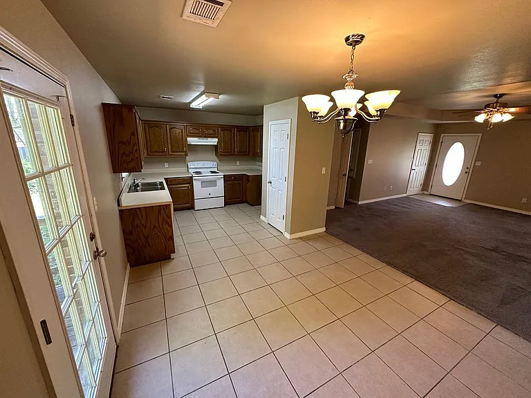 77 Sundance Dr — Photo 3