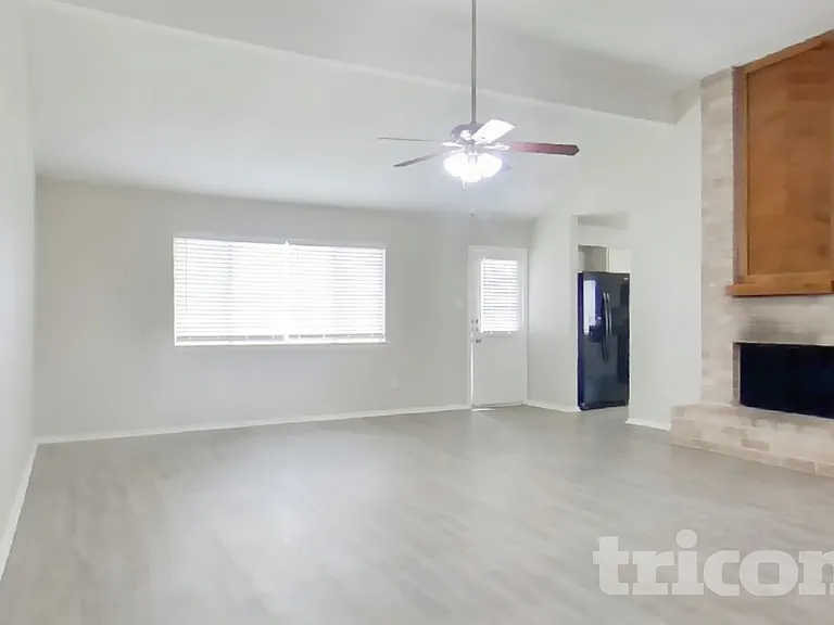 19638 Southaven Dr — Photo 2