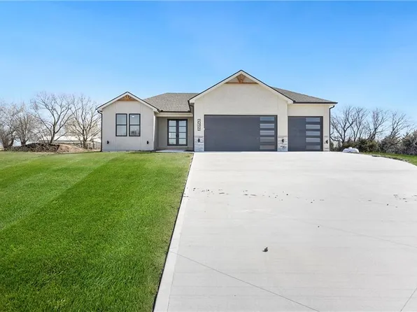 20322 166th St, Basehor, KS 66007