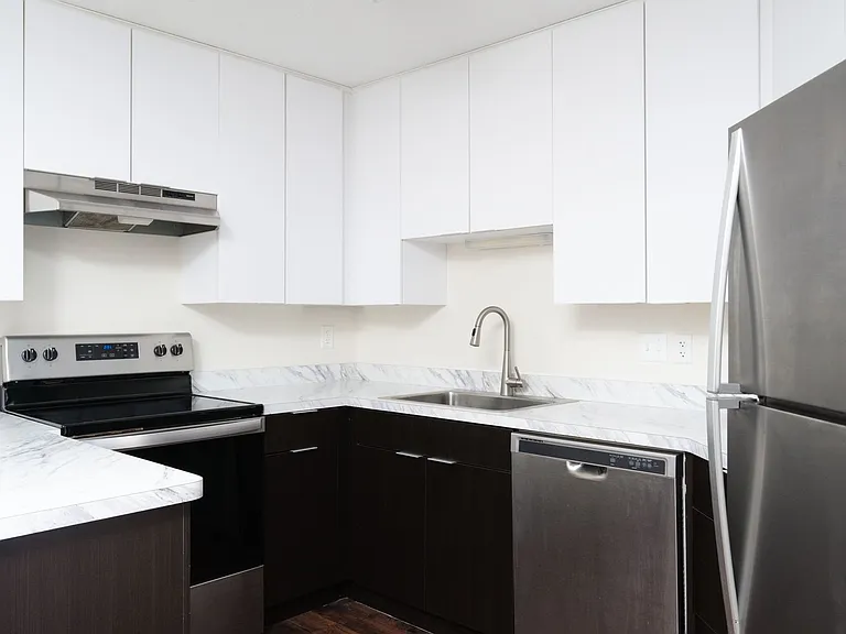 Hummingbird Cove Apartments — Photo 14