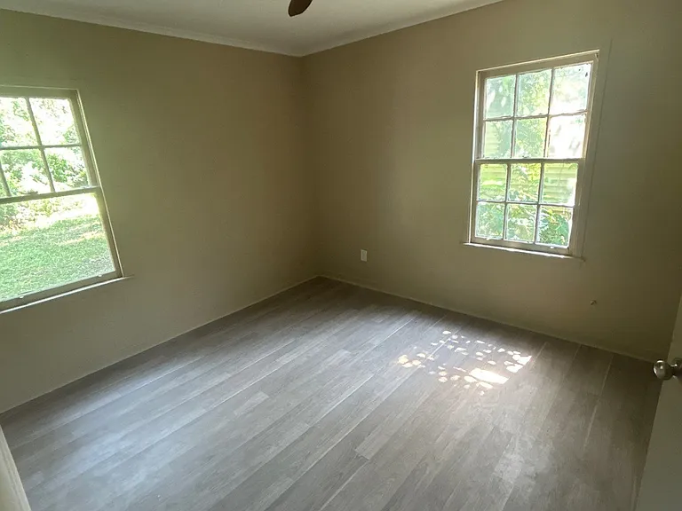 236 Decelle St — Photo 11