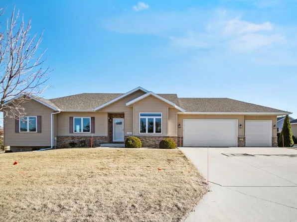 1581 Gray Fox Dr NE, Owatonna, MN 55060