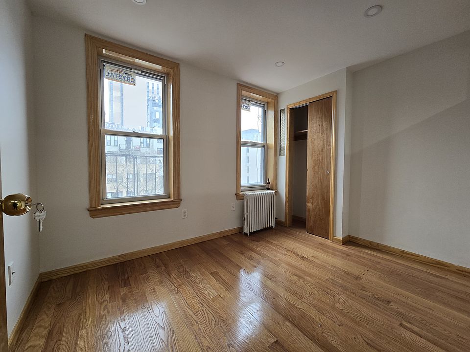 2nd image of 123 Allen St APT 11