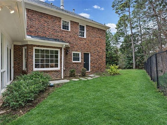 3rd image of 20 Pine Valley Rd SW